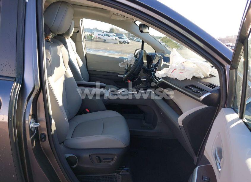 Photo 5 of 2024 Toyota Sienna XLE (VIN 5TDJSKFCXRS144273)