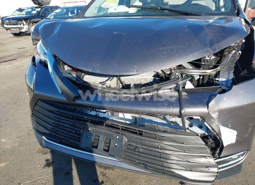 Photo 6 of 2024 Toyota Sienna XLE (VIN 5TDJSKFCXRS144273)