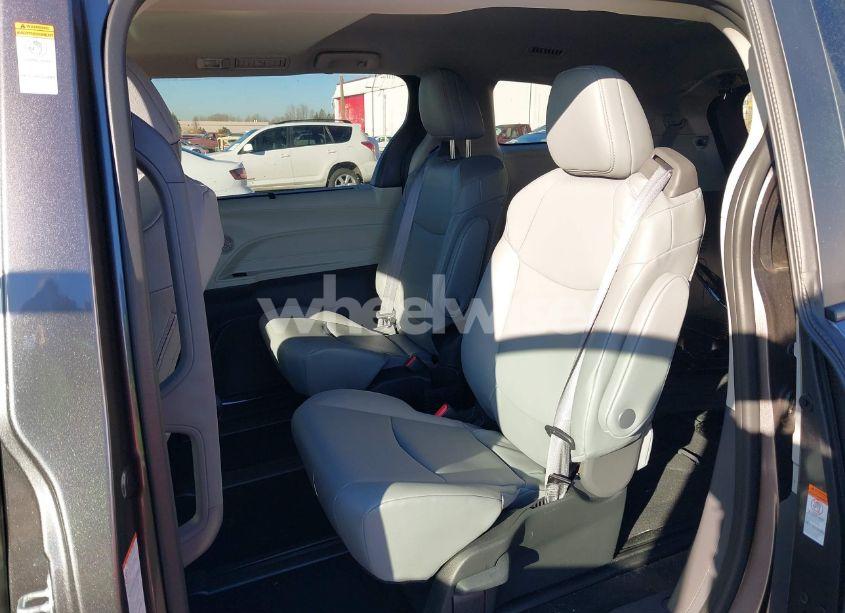 Photo 8 of 2024 Toyota Sienna XLE (VIN 5TDJSKFCXRS144273)
