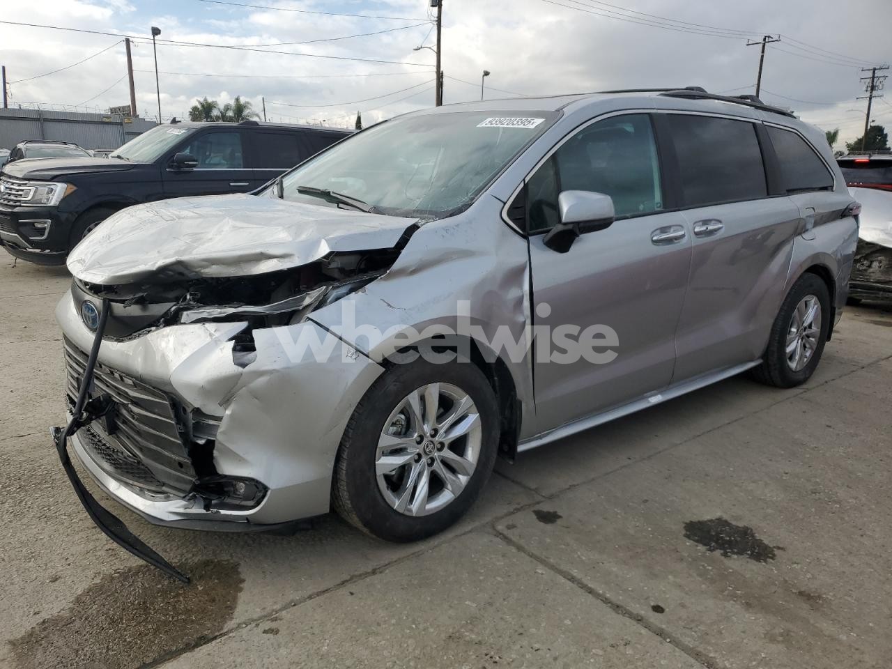 2025 TOYOTA SIENNA XLE (VIN 5TDJSKFCXSS173486) main photo