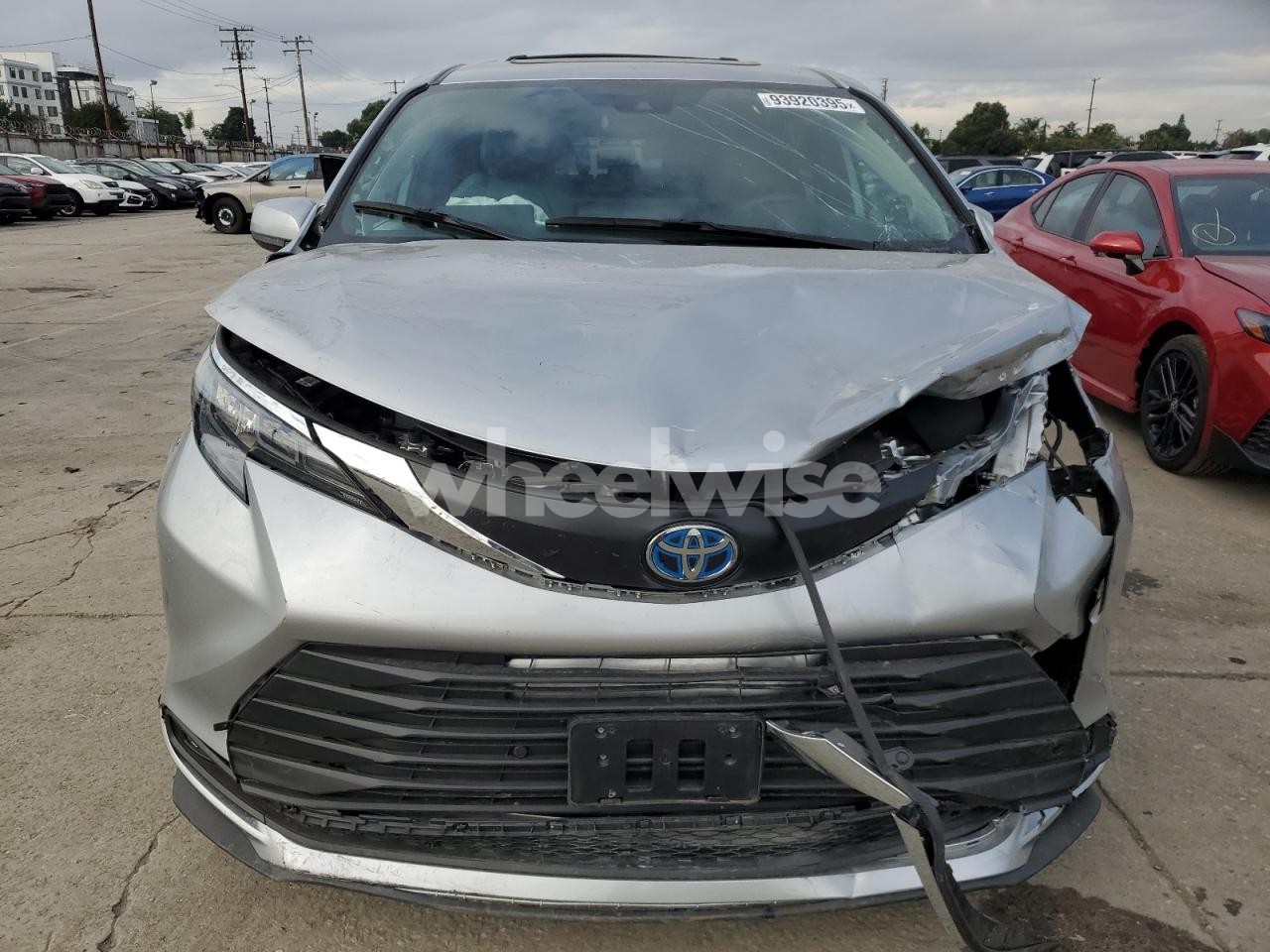Photo 5 of 2025 TOYOTA SIENNA XLE (VIN 5TDJSKFCXSS173486)