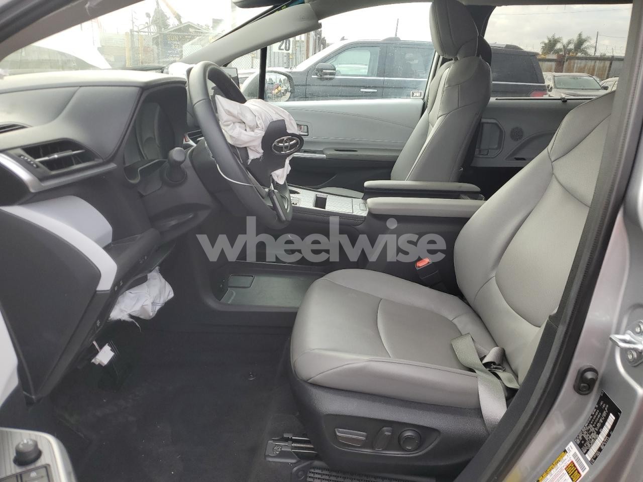 Photo 7 of 2025 TOYOTA SIENNA XLE (VIN 5TDJSKFCXSS173486)