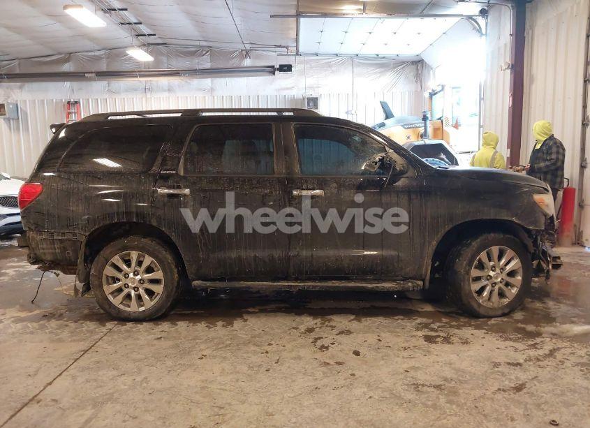 Photo 13 of 2011 Toyota Sequoia LIMITED 5.7L V8 (VIN 5TDJY5G10BS050146)