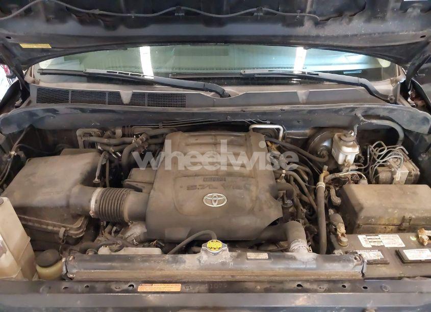 Photo 10 of 2011 Toyota Sequoia LIMITED 5.7L V8 (VIN 5TDJY5G10BS050535)