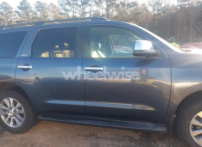 Photo 13 of 2010 Toyota Sequoia LIMITED 5.7L V8 (VIN 5TDJY5G14AS027337)