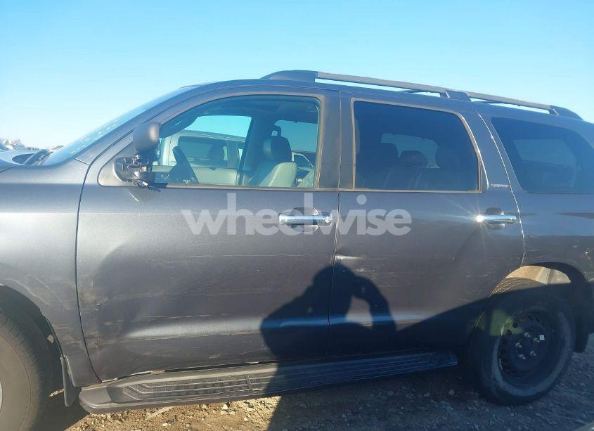 Photo 14 of 2010 Toyota Sequoia LIMITED 5.7L V8 (VIN 5TDJY5G14AS027337)