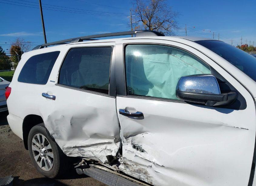 Photo 13 of 2015 Toyota Sequoia LIMITED 5.7L V8 (VIN 5TDJY5G14FS119992)