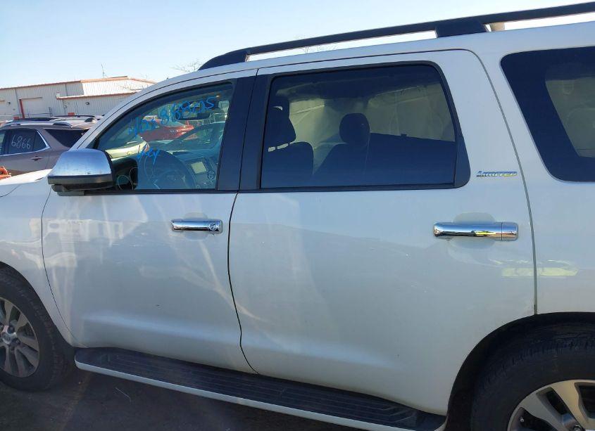 Photo 14 of 2015 Toyota Sequoia LIMITED 5.7L V8 (VIN 5TDJY5G14FS119992)