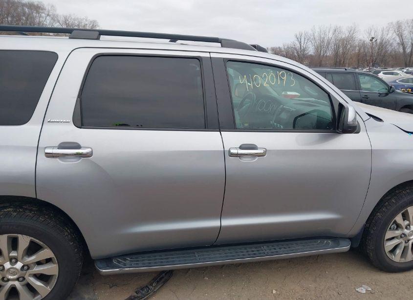 Photo 13 of 2010 Toyota Sequoia LIMITED 5.7L V8 (VIN 5TDJY5G1XAS029223)