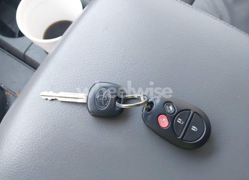 Photo 11 of 2016 Toyota Sequoia LIMITED 5.7L V8 (VIN 5TDJY5G1XGS127354)