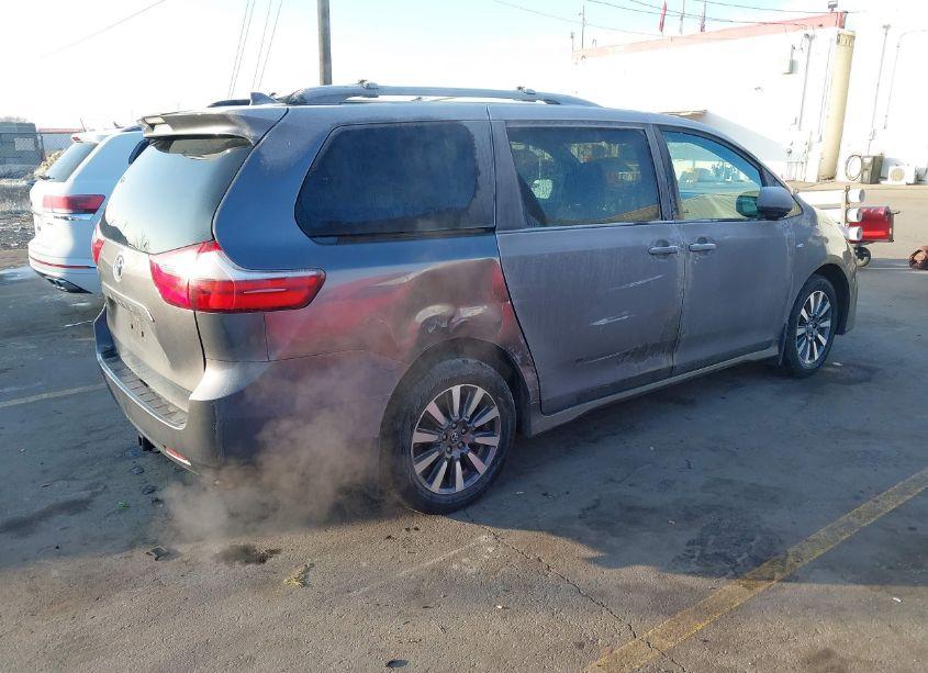 Photo 4 of 2020 Toyota Sienna LE (VIN 5TDJZ3DC0LS242322)