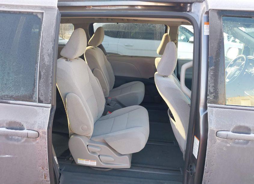 Photo 8 of 2020 Toyota Sienna LE (VIN 5TDJZ3DC0LS242322)