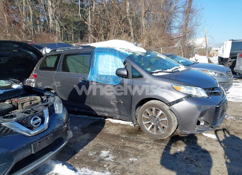Photo 13 of 2018 Toyota Sienna LE 7 PASSENGER (VIN 5TDJZ3DC1JS201842)