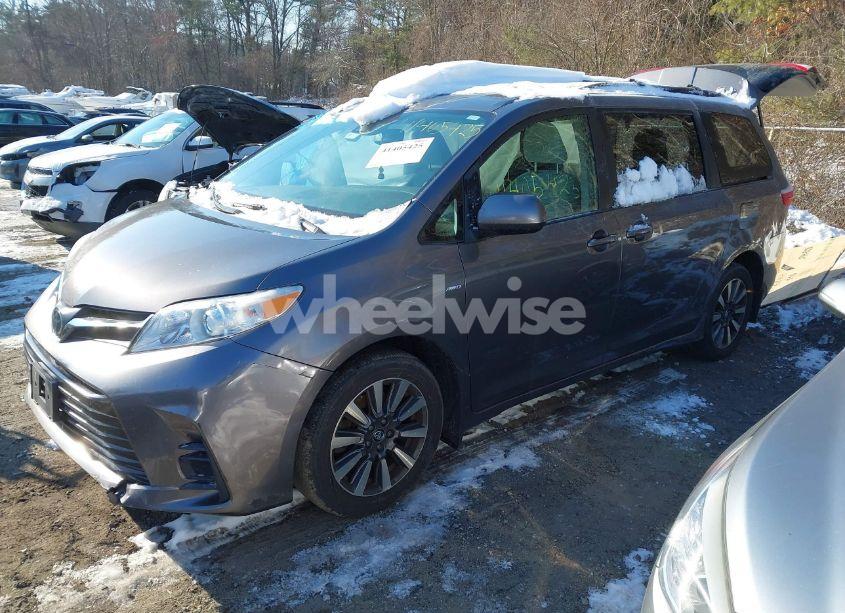 Photo 2 of 2018 Toyota Sienna LE 7 PASSENGER (VIN 5TDJZ3DC1JS201842)