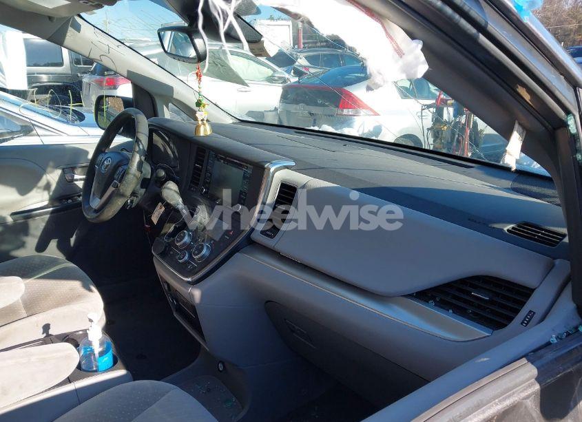 Photo 5 of 2018 Toyota Sienna LE 7 PASSENGER (VIN 5TDJZ3DC1JS201842)