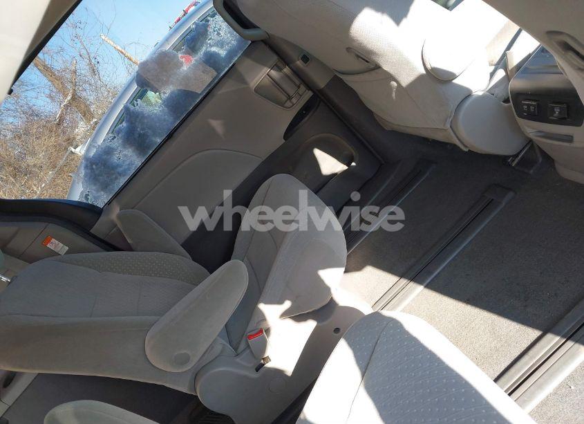 Photo 8 of 2018 Toyota Sienna LE 7 PASSENGER (VIN 5TDJZ3DC1JS201842)