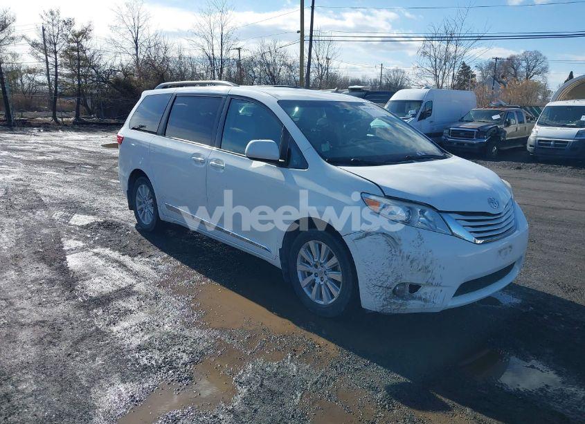 2017 Toyota Sienna LE 7 PASSENGER (VIN 5TDJZ3DC2HS158476) main photo