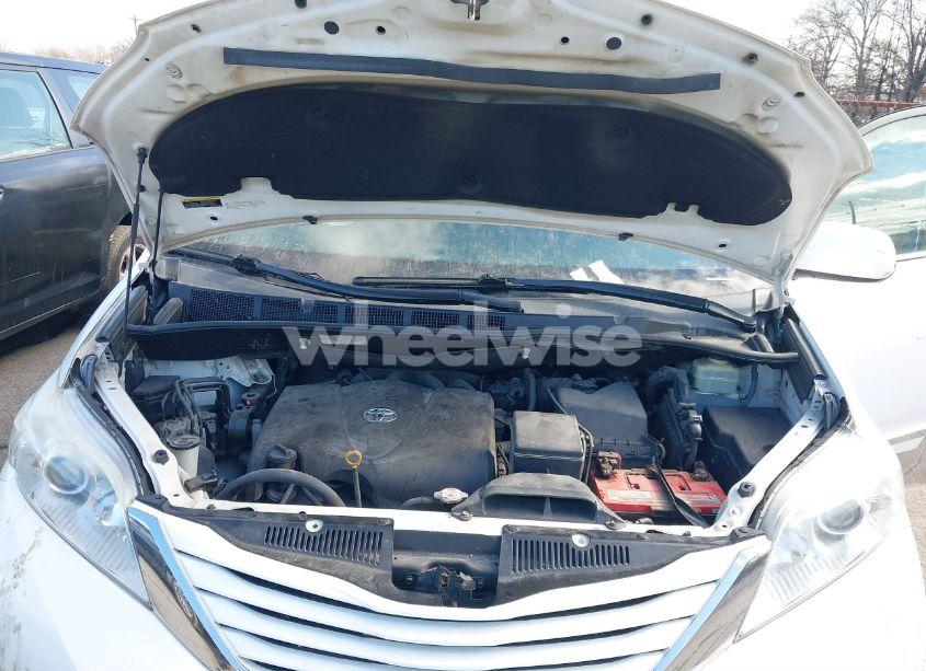 Photo 10 of 2017 Toyota Sienna LE 7 PASSENGER (VIN 5TDJZ3DC2HS158476)