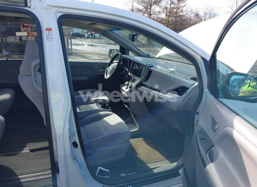 Photo 5 of 2017 Toyota Sienna LE 7 PASSENGER (VIN 5TDJZ3DC2HS158476)