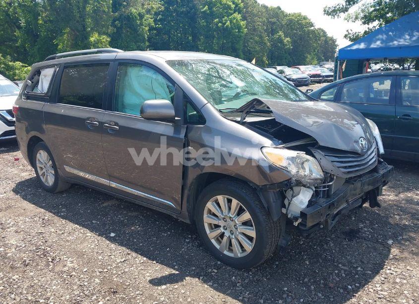 2017 Toyota Sienna LE 7 PASSENGER (VIN 5TDJZ3DC2HS171132) main photo