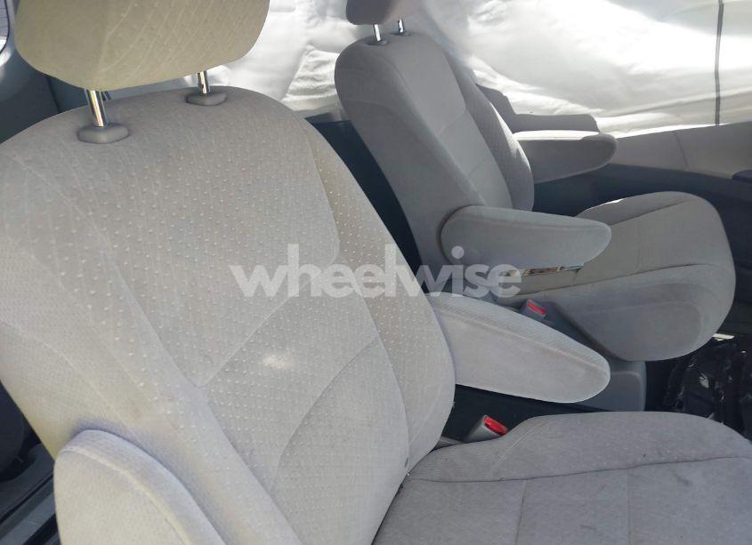 Photo 8 of 2017 Toyota Sienna LE 7 PASSENGER (VIN 5TDJZ3DC2HS171132)