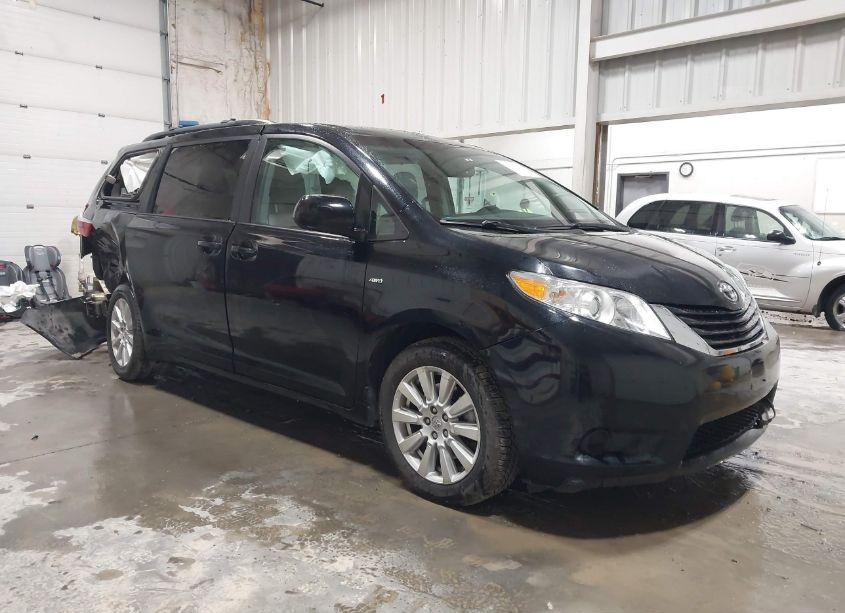 2017 Toyota Sienna LE 7 PASSENGER (VIN 5TDJZ3DC3HS170863) main photo