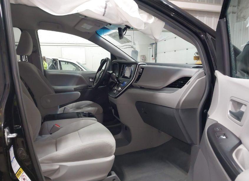 Photo 5 of 2017 Toyota Sienna LE 7 PASSENGER (VIN 5TDJZ3DC3HS170863)