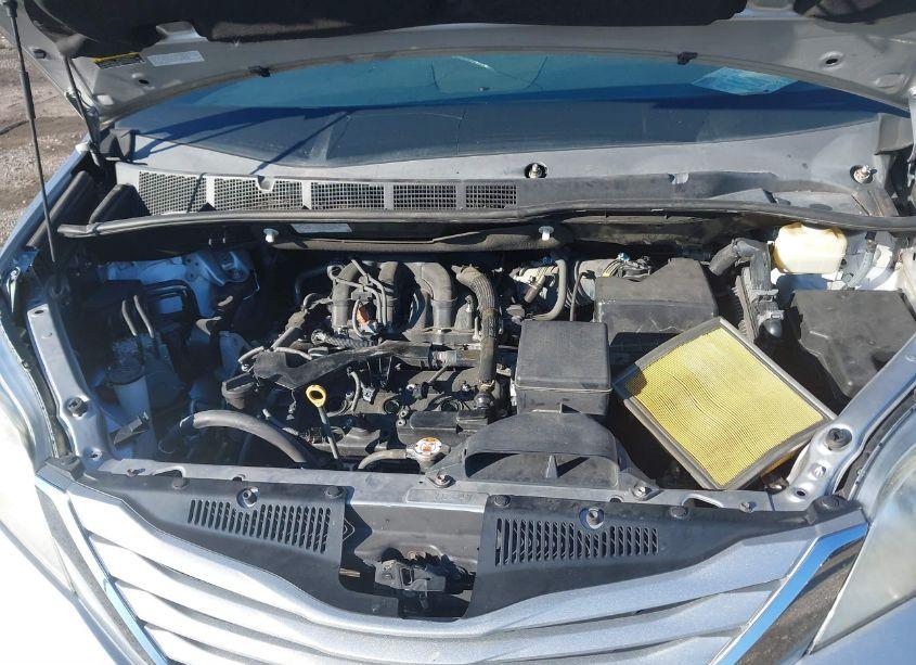 Photo 10 of 2017 Toyota Sienna LE 7 PASSENGER (VIN 5TDJZ3DC3HS181877)