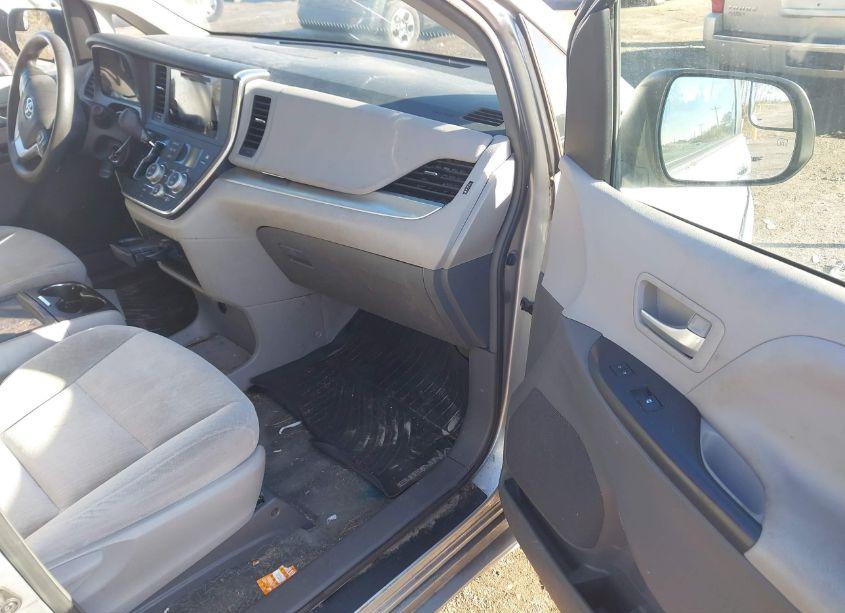 Photo 5 of 2017 Toyota Sienna LE 7 PASSENGER (VIN 5TDJZ3DC3HS181877)