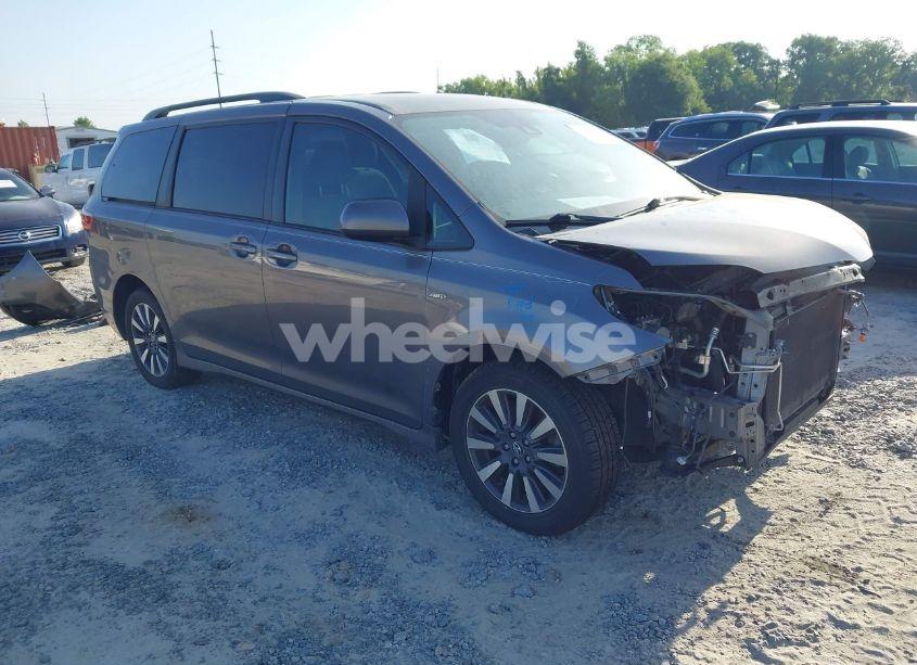 2018 Toyota Sienna LE 7 PASSENGER (VIN 5TDJZ3DC3JS190746) main photo