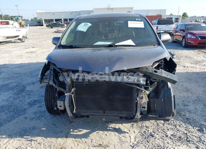 Photo 13 of 2018 Toyota Sienna LE 7 PASSENGER (VIN 5TDJZ3DC3JS190746)