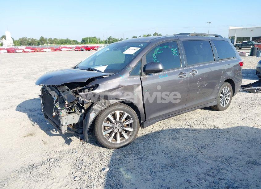 Photo 2 of 2018 Toyota Sienna LE 7 PASSENGER (VIN 5TDJZ3DC3JS190746)