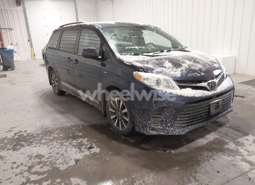 2018 Toyota Sienna LE 7 PASSENGER (VIN 5TDJZ3DC3JS206783) main photo