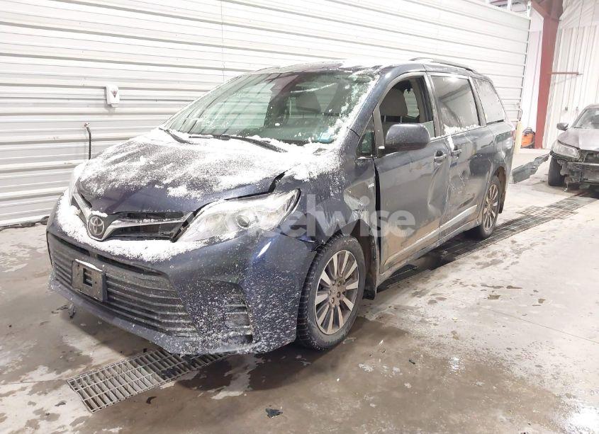 Photo 2 of 2018 Toyota Sienna LE 7 PASSENGER (VIN 5TDJZ3DC3JS206783)