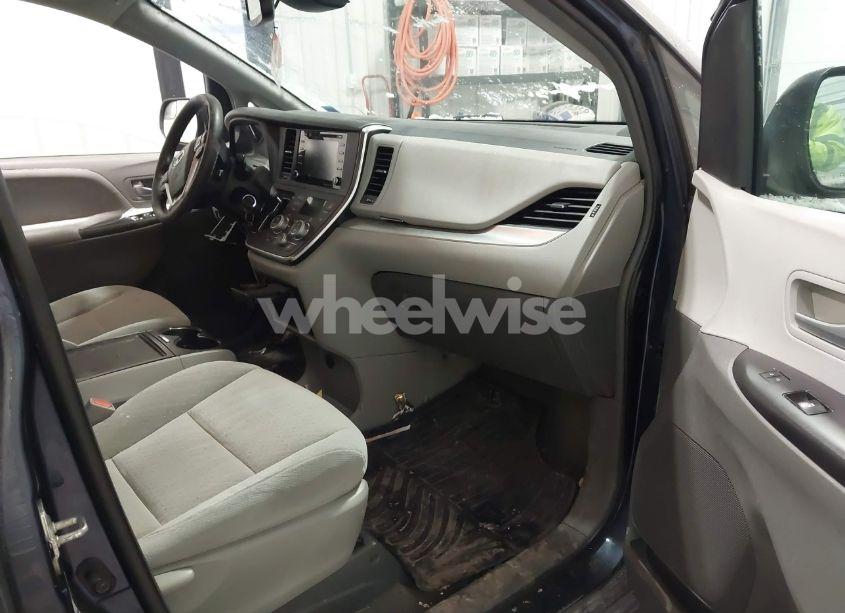 Photo 5 of 2018 Toyota Sienna LE 7 PASSENGER (VIN 5TDJZ3DC3JS206783)