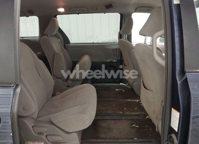 Photo 8 of 2018 Toyota Sienna LE 7 PASSENGER (VIN 5TDJZ3DC3JS206783)