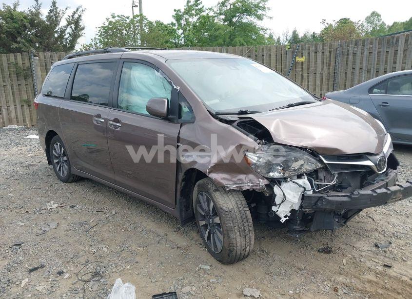 2019 Toyota Sienna LE 7 PASSENGER (VIN 5TDJZ3DC3KS219602) main photo