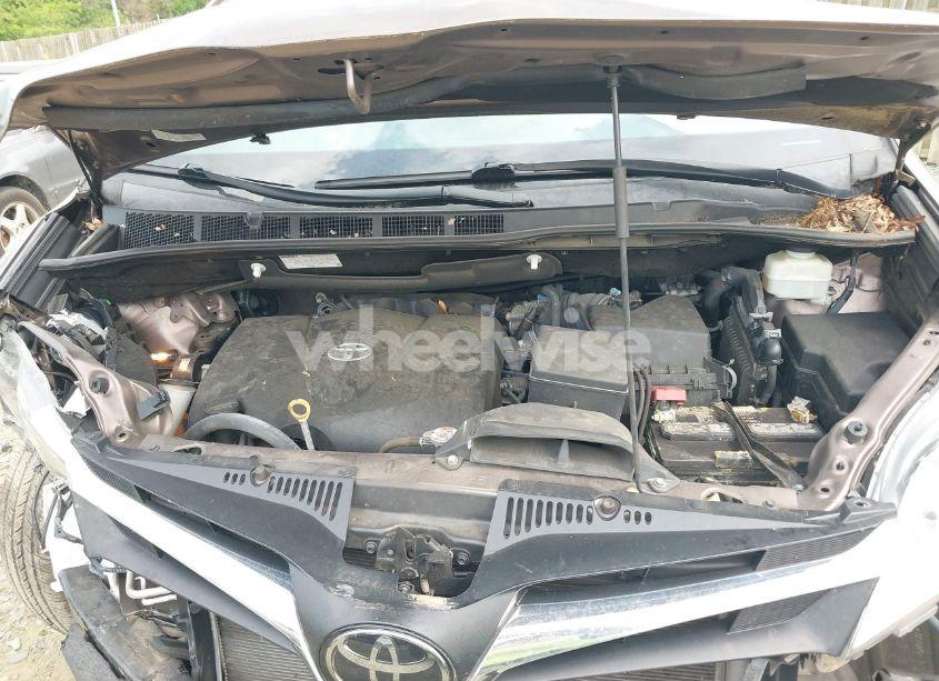 Photo 10 of 2019 Toyota Sienna LE 7 PASSENGER (VIN 5TDJZ3DC3KS219602)