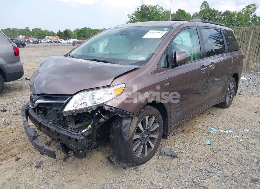 Photo 2 of 2019 Toyota Sienna LE 7 PASSENGER (VIN 5TDJZ3DC3KS219602)