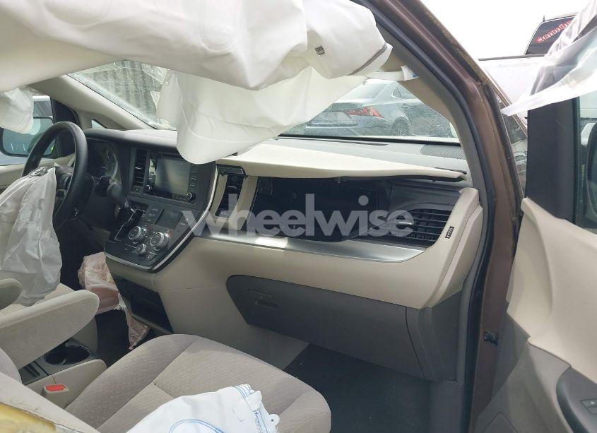 Photo 5 of 2019 Toyota Sienna LE 7 PASSENGER (VIN 5TDJZ3DC3KS219602)