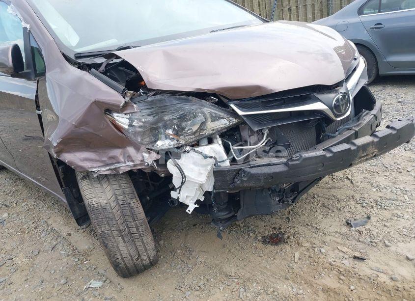 Photo 6 of 2019 Toyota Sienna LE 7 PASSENGER (VIN 5TDJZ3DC3KS219602)