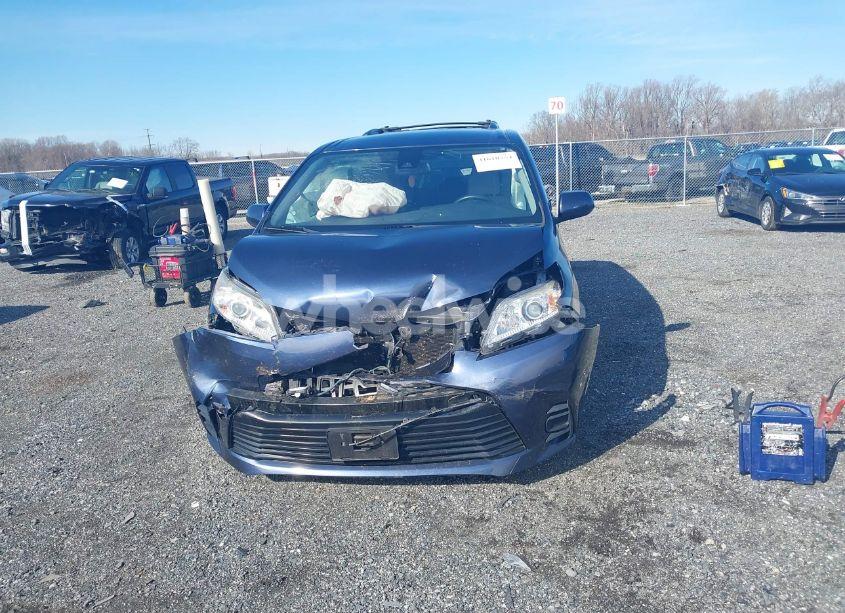 Photo 12 of 2018 Toyota Sienna LE 7 PASSENGER (VIN 5TDJZ3DC4JS189041)