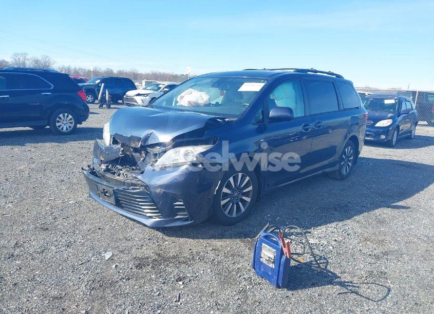 Photo 2 of 2018 Toyota Sienna LE 7 PASSENGER (VIN 5TDJZ3DC4JS189041)