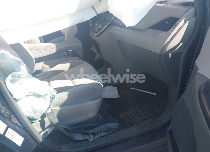 Photo 5 of 2018 Toyota Sienna LE 7 PASSENGER (VIN 5TDJZ3DC4JS189041)