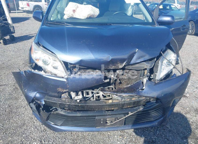 Photo 6 of 2018 Toyota Sienna LE 7 PASSENGER (VIN 5TDJZ3DC4JS189041)