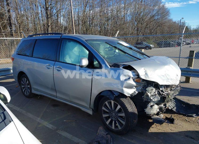 2019 Toyota Sienna LE 7 PASSENGER (VIN 5TDJZ3DC4KS221245) main photo