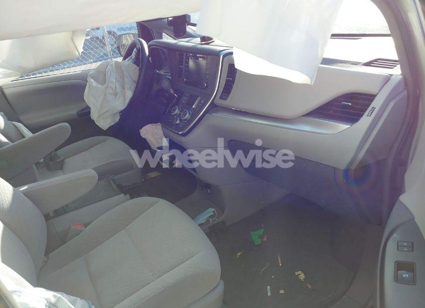 Photo 5 of 2019 Toyota Sienna LE 7 PASSENGER (VIN 5TDJZ3DC4KS221245)