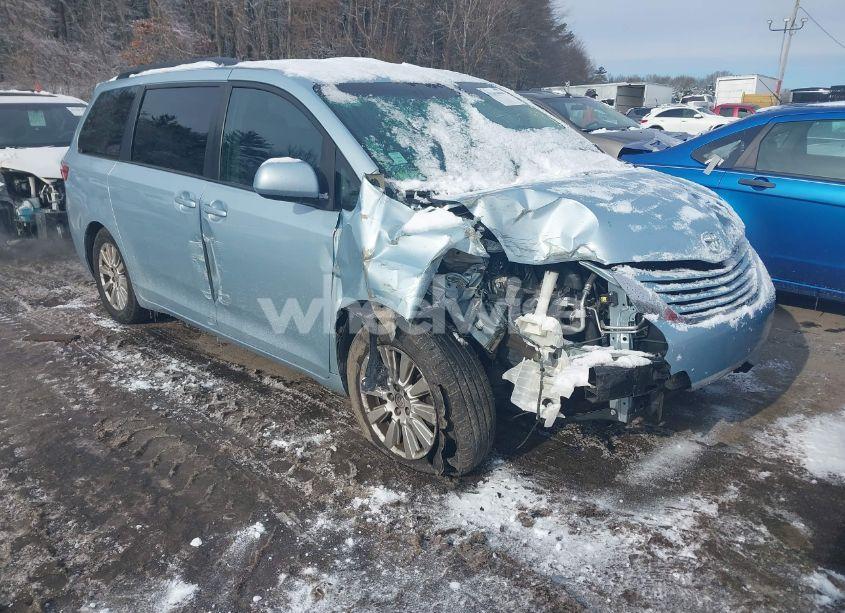 2017 Toyota Sienna LE 7 PASSENGER (VIN 5TDJZ3DC5HS158746) main photo