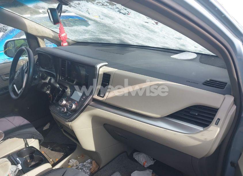 Photo 5 of 2017 Toyota Sienna LE 7 PASSENGER (VIN 5TDJZ3DC5HS158746)