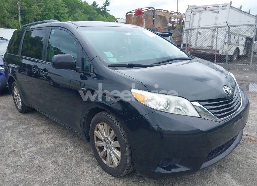 2017 Toyota Sienna LE 7 PASSENGER (VIN 5TDJZ3DC5HS160965) main photo
